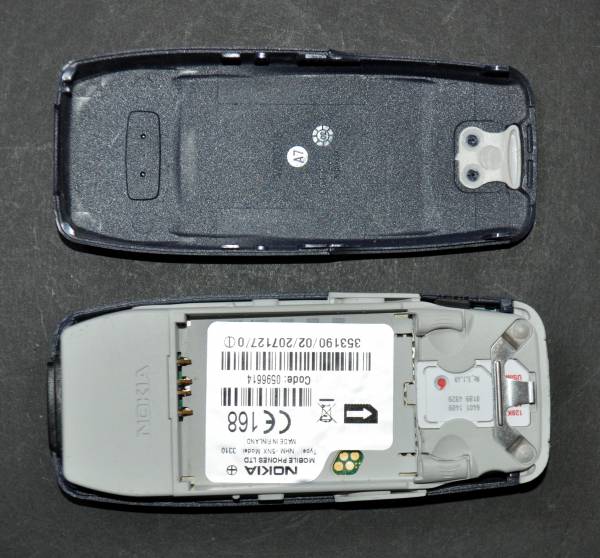 Nokia 3310 opened