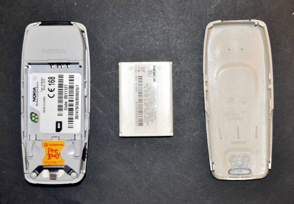 Nokia 3315 opened