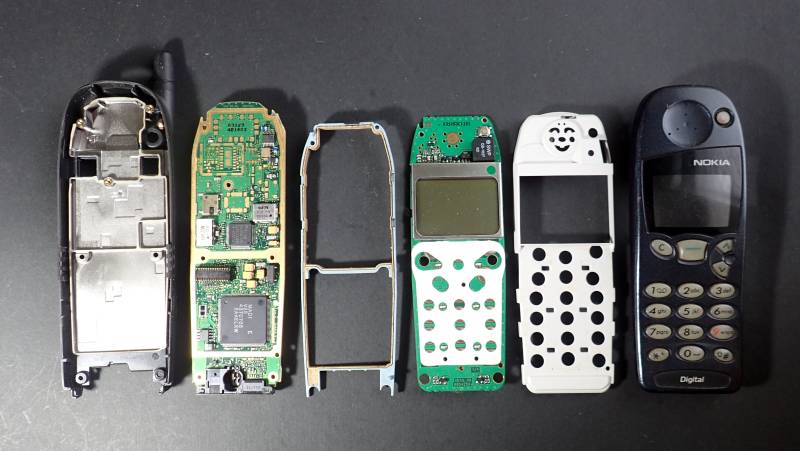 Nokia 5125 disassembled front