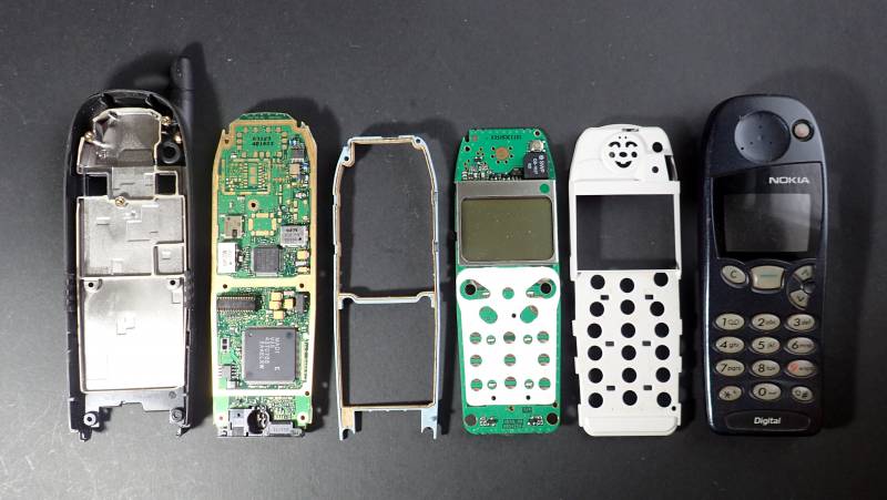 Nokia 5125 disassembled front