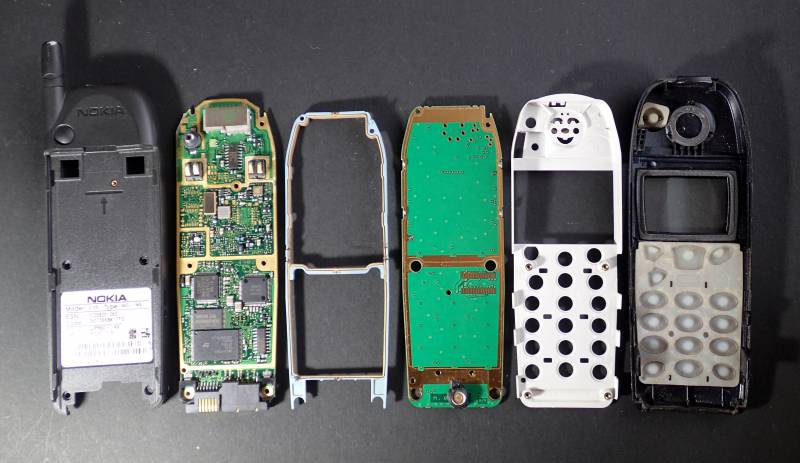 Nokia 5125 disassembled back