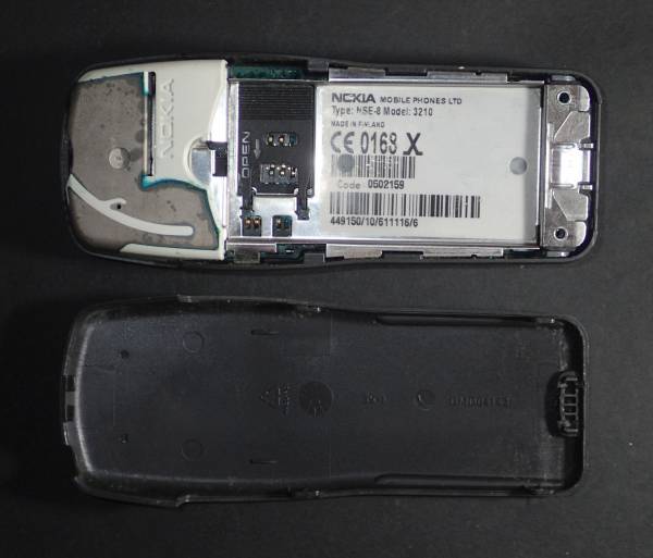 Nokia 3210 battery compartment