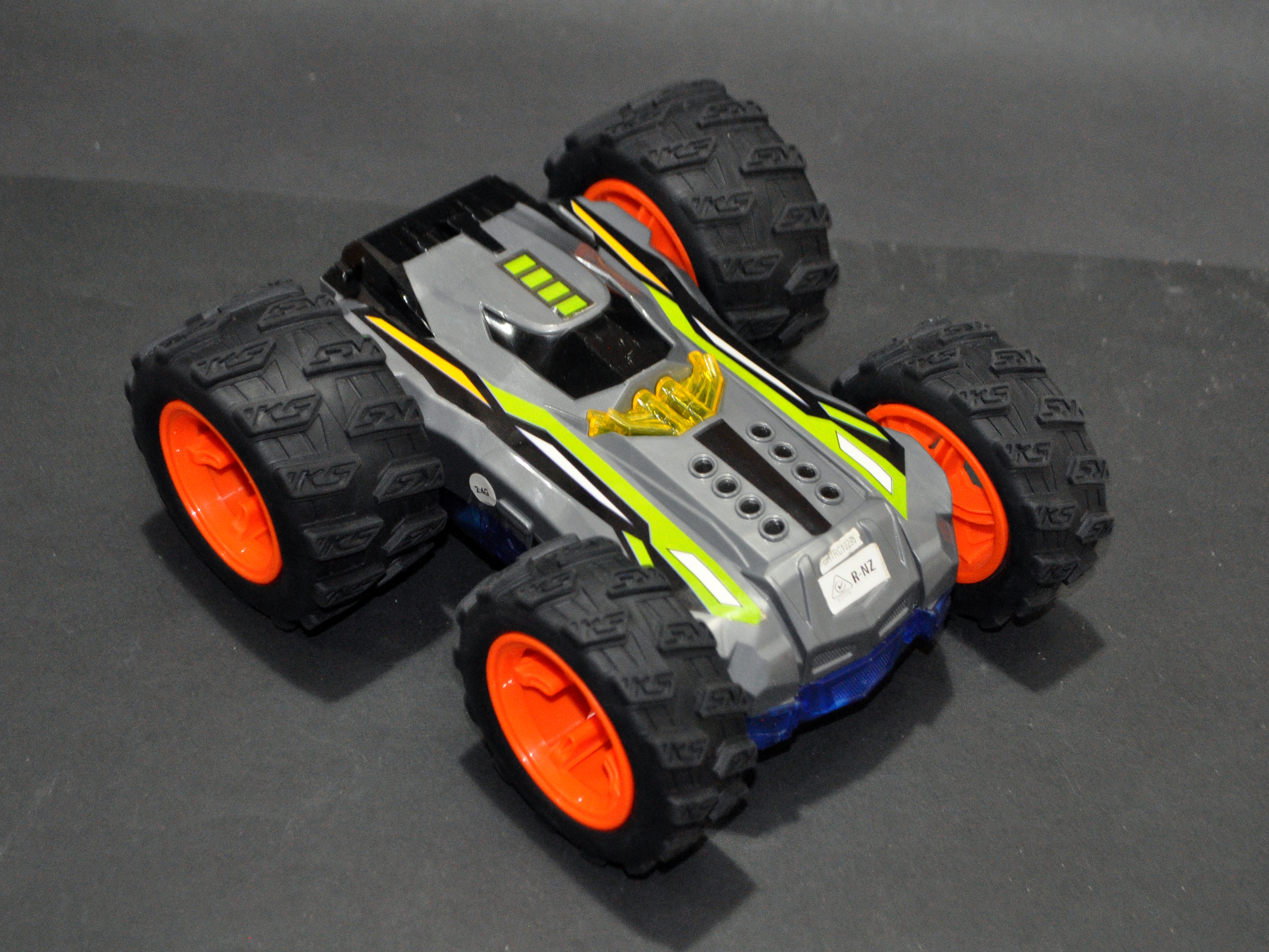 DHTRC10295 Radio Control Car overview